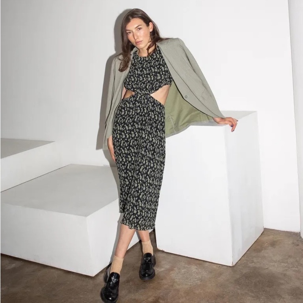 NWT Who What Wear Plisse Collection Drew Cutout Twist
Midi Dress Daisy floral